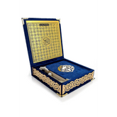 Ornate blauwe en gouden decoratieve box met vergulde Esmaül Hüsna en patronen